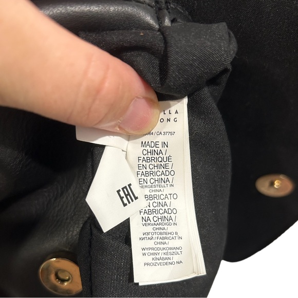 BILLABONG Black shoulder bag, small day bag minimalist with gold hardware clutch - Picture 8 of 9